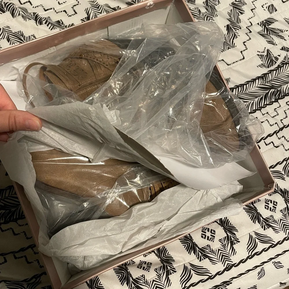 Fergie Women's Brown Ankle Boots - Picture 4 of 5